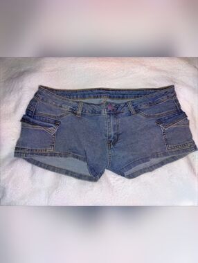 SHEIN Blue Denim Low-Rise Cargo Pocket Shorts